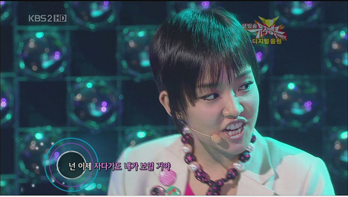 넌 이제 자다가도 내가 보일 거야 표정 입술 가수 이빨 텔레파시 윤하