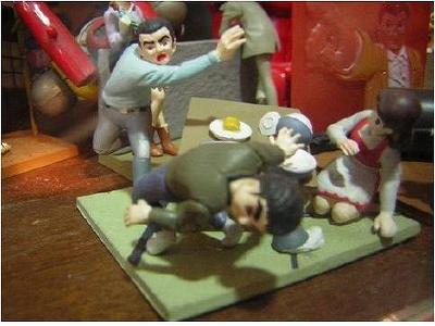 밥상엎는 모습 피규어 밥상 하라는 공부는 안하고