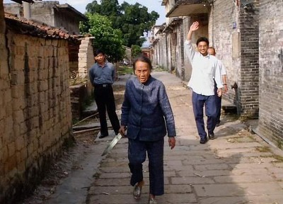 할머니 포스 칼 지금간다 잡으러 간다