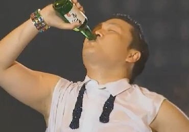 싸이 원샷 소주 공연 병나발