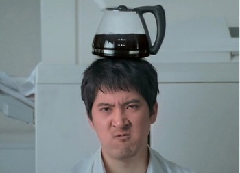 화나 열받아 커피 머리 열나서 커피포트 끓는 얼굴 표정 화난 열받은