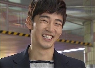 웃는 모습 웃음 미소 윤계상 표정