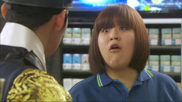 뭐 황당 돼지 여자 편의점 알바 인상 표정 어쩌라고