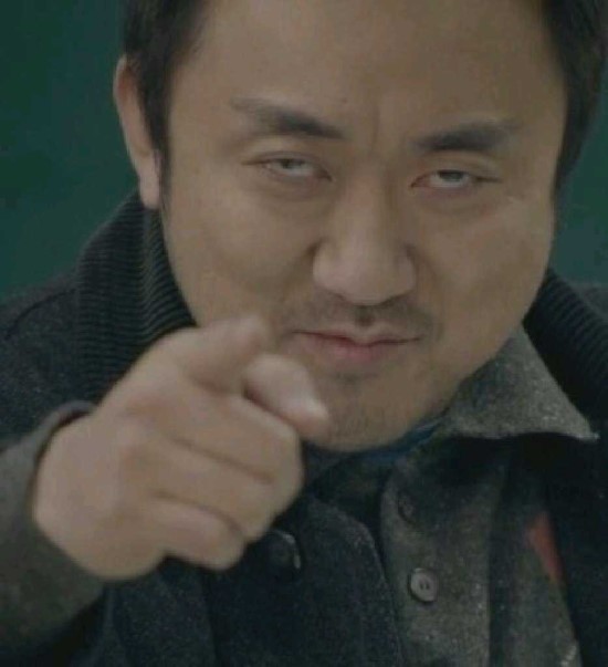 마동석 근육 짤방 손가락질 너 다음은 너다 기다려라 눈빛 닥쳐 그만해 좋은말 할때