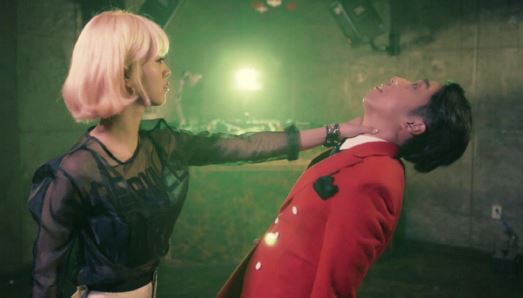 멱살 필살기  여자가 남자의 멱살을  멱살잡이  싸움  닥쳐  그만해  그만