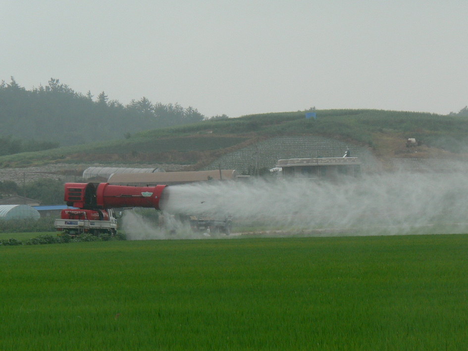 박멸  벌레  대형 살중제 농약 살포 기계 논에 뿌리기