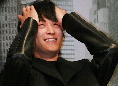 표정 좌절 이건아냐 머리 쥐어잡기 영화 배우 