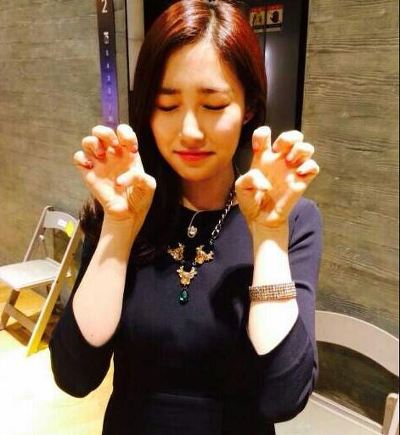 손발 오글 오글거린다 여자