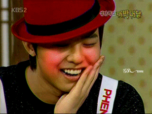 지디 부끄러워하는 장면 움짤 지드래곤