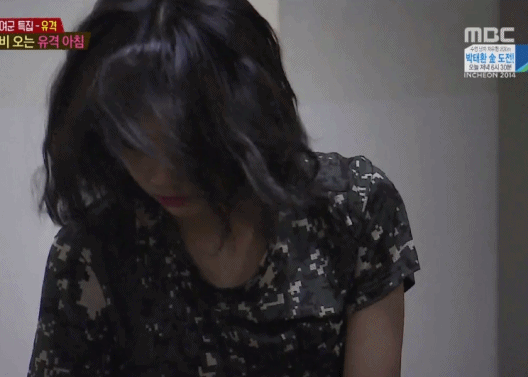 혜리 걸스데이 움짤 자다 일어난 부시시 유격 아침 여군 특집 진짜 사나이 비 오는 유격 아침