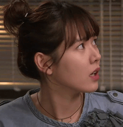 손예진 기뻐하는 좋아하는 배우 여배우 예쁜 여자 웃음 활짝