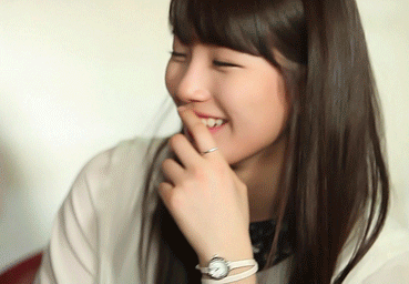 수지 움짤 부끄러워하는 