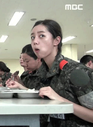 혜리 걸스데이 여군특집 진짜사나이 눈칫밥 움짤 밥먹는 모습