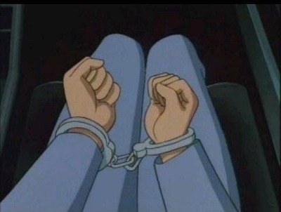 철컹 수갑  철컹철컹 수갑차는 모습