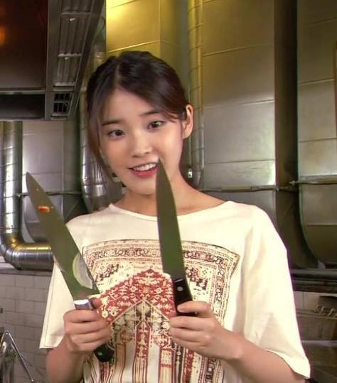 닥쳐 벌레 제거 칼 식칼 여자 표정 쌍칼