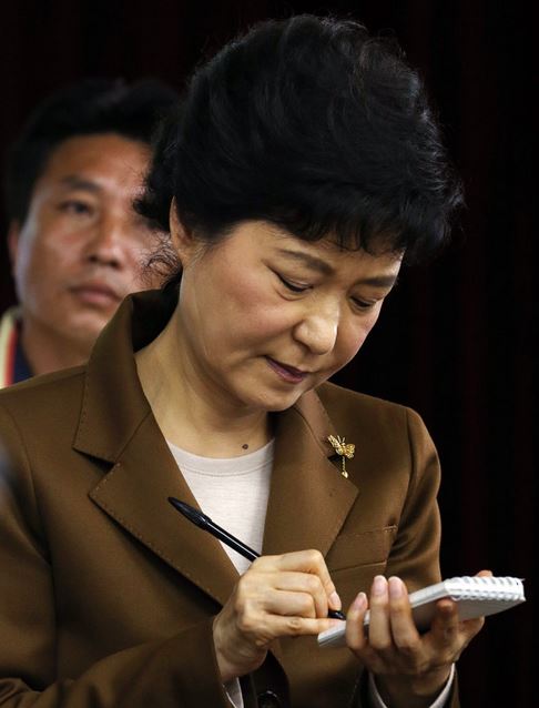 박근혜 수첩 대통령 적는모습 메모 나쁜 사람이라고 하더라 참 나쁜사람 수첩공주