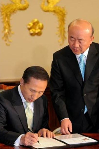 이명박 명박이 쥐박이 쥐새끼 수첩 적는모습 필기 사대강 4대강 사기꾼