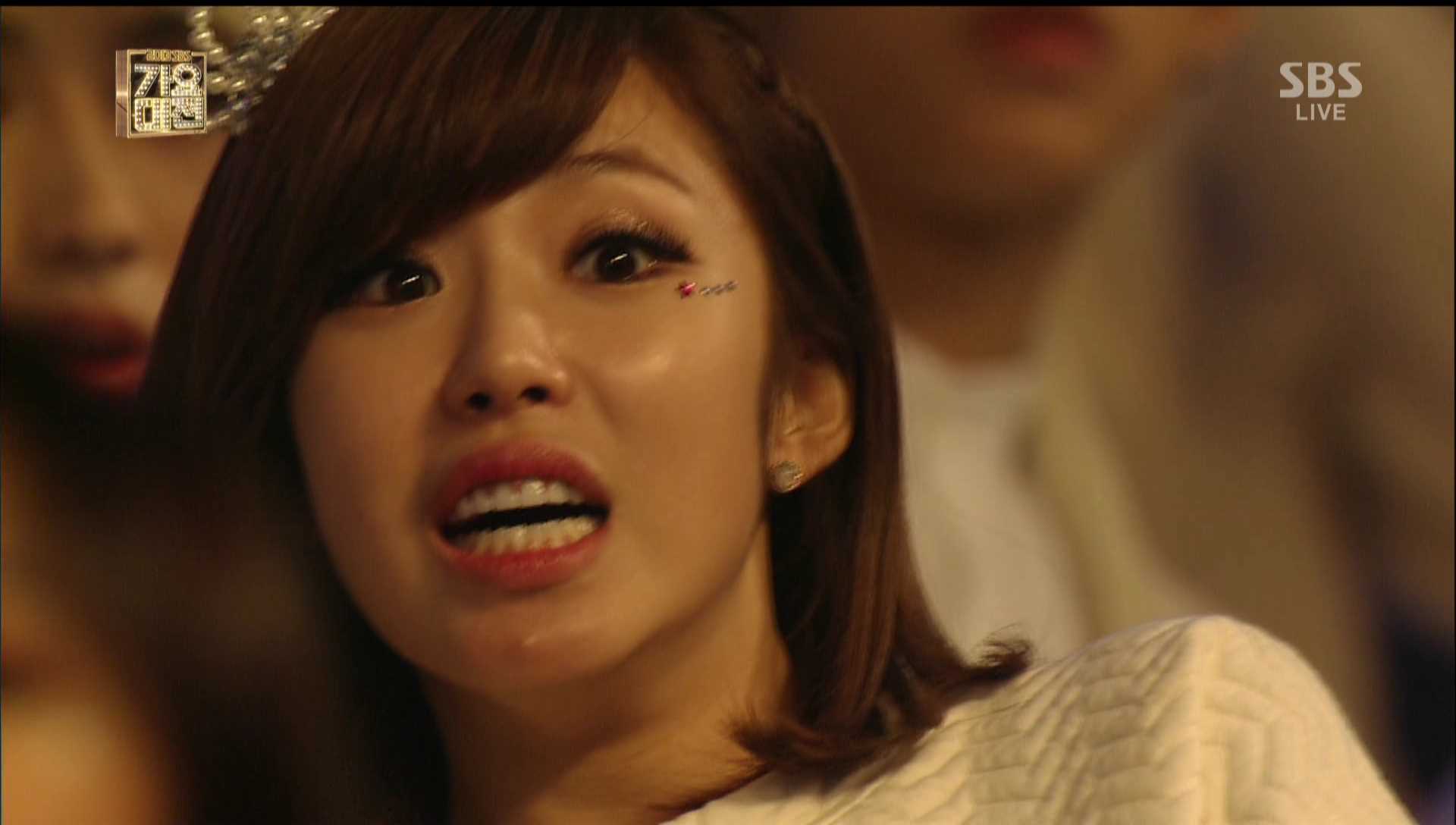 깜짝 놀라는 여자 깜놀 가요대전 허컥 놀람 놀라다