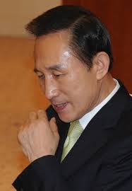 이명박 명박이 표정 이새끼들 비열한 가만안둬 뒤끝 사기꾼