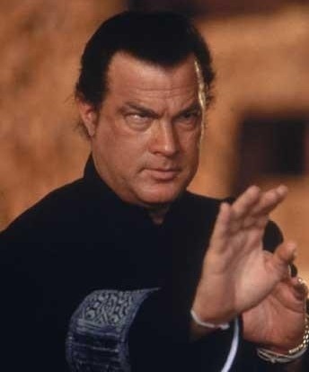 스티븐 시걸 손동작 손 천하무적 액션 영화배우