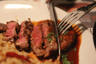 고기 스테이크 음식 위꼴 자르는 나이프 포크