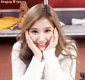 샤샤 윙크 눈빛 눈 예쁜 유혹 걸그룹 멤버 여자 귀여운