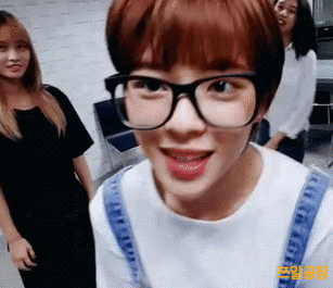 정 쌍브이 브이 안경 여자 연예인