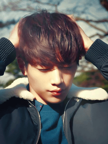 서강준 머리 움짤 헤어 스타일 