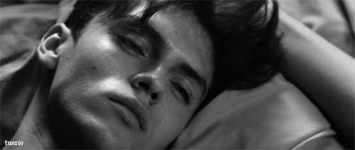 모델 남자 눈빛 은근 여자들을 위한 짤방