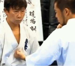 명존쎄 명치 쎄게 때리는 장면 움짤 진짜 맞고 아파함 황당 실사