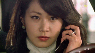 전화 받으면서 화내는 여자 독한것 부셔버릴꺼야