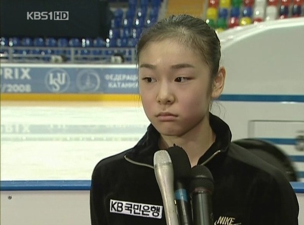 김연아 언짢은 표정 황당 짠한