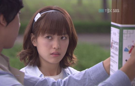 한효주 표정 혐오 짜증 째려보는 눈빛