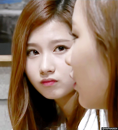 트와이스 사나 표정 눈빛 눈동자 예쁜 걸그룹 움짤