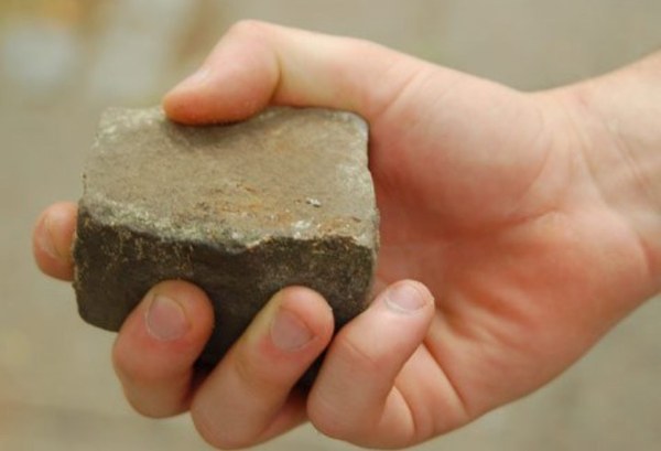 짱돌 돌맹이 던지는 지금 만나러 갑니다 열받아 조심해라