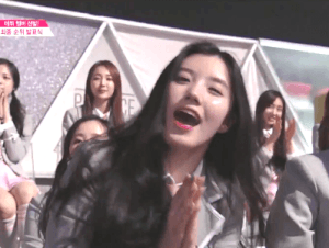 자본주의 미소 정색 여자 무서운 웃다가 정색하기