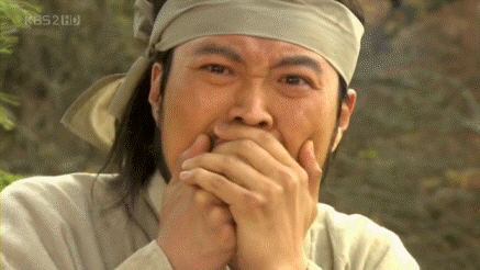 우는 모습 눈물 오열 슬픈 사극 입막고 눈물 흘리는 장면