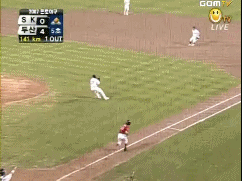 야구 투수 수비 황당 어디다 던지는거야