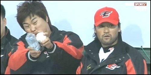 야구 류현진 박찬호 한화 답답 투수 타자 이걸 못맞추냐 이렇게 공을 딱 맞춰봐