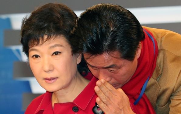 박근혜 최순실 귓속말 표정 대통령 막장 허수아비 거짓말 새누리당 귀엣말
