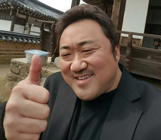 좋아 엄지척 마동석 굿 good 마요미 엄지 칭찬 훈훈 표정