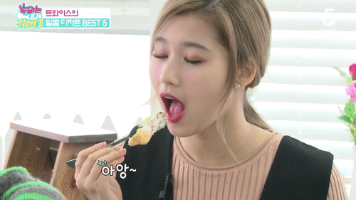 트와이스 사나 먹방 먹는모습 아앙 귀여운 설렘 아이돌 걸그룹 예쁜 움짤