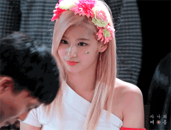 트와이스 사나 덕후 팬싸 눈빛 표정 눈맞춤 인사 걸그룹 귀여운 예쁜 아이돌