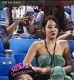 야구장 응원녀 두산 역대급 예쁜 응원 야구 여자 움짤 레전드