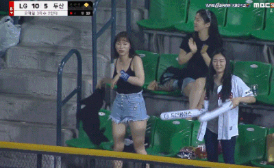 야구장 응원녀 야구 경기장 두산 춤 응원 예쁜 여자 귀여운 두산녀
