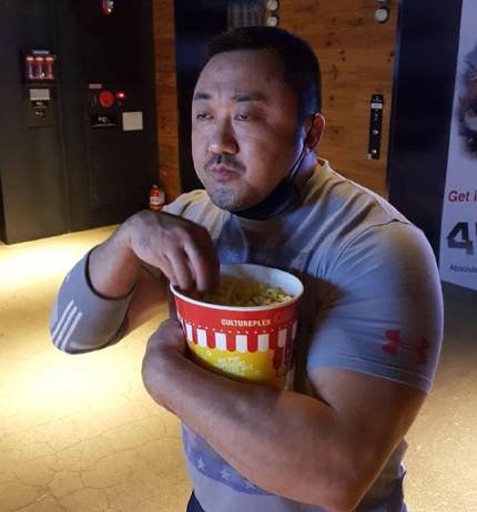 마동석 팝콘 마요미 표정 근육 팔뚝 진실의방 표정