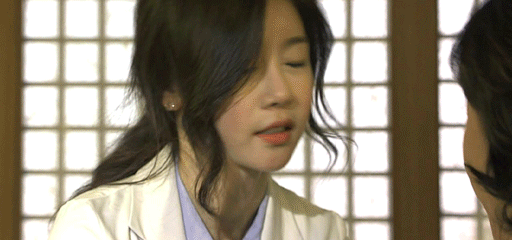 의사 소진 싸대기 풀스윙 휘청 뺨맞는 죽빵 때리는 싸다구 뺨맞는 여자