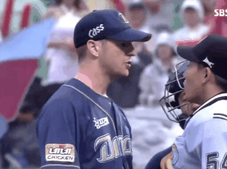 식빵 ㅈㄲ ㅆㅂ ㅅㅂ 야구 심판 욕 찰리 움짤