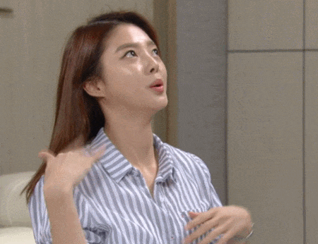 움짤 더워 여자 예쁜 단추 옷벗는 모습 예쁜