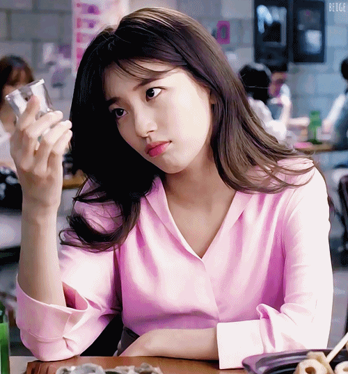 수지 레전드 역대급 예쁜 소주잔 소주 표정